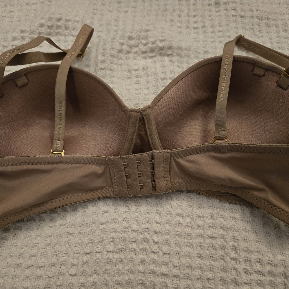 Nude Bra - Picture 5 of 7